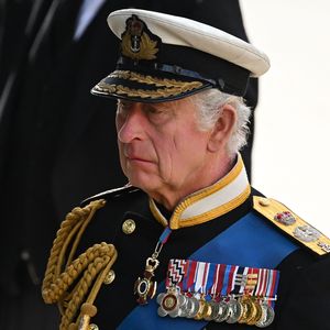 Trauerzug für Queen: König Charles versteckt Tränen nicht