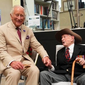 König Charles teilt herzerwärmenden Moment mit 104-Jährigem
