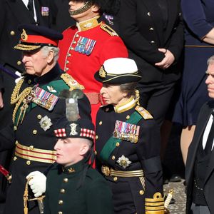 Ohne Kameras: Die Familie der Queen nimmt Abschied im Palast
