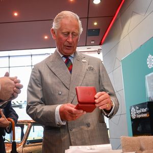 Die ersten Münzen mit König Charles III. wurden vorgestellt!