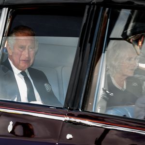 Erste Bilder: König Charles III. ist zurück in England!