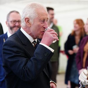 König Charles III. eröffnet seine eigene Gin-Bar in Norfolk