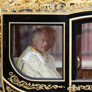 Genervt? So nörgelte König Charles auf dem Weg zur Krönung