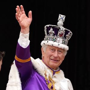 Krönungsjubiläum: So turbulent war Charles' erstes Jahr!
