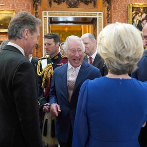 König Charles III. strahlt bei Dinner mit Krönungsgästen