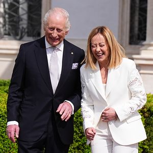 König Charles erhält besonderes Geschenk von Giorgia Meloni