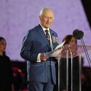 Lippenleser meint: Hier motzte König Charles den Berater an