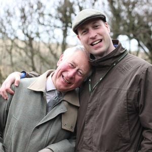Vatertag: Prinz William teilt Nostalgie-Pic mit Papa Charles