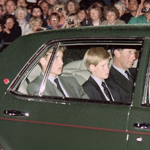 William & Harry hinter Dianas Sarg: Bereut es König Charles?