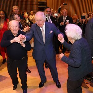 Mitten im Royal-Drama: König Charles schwingt das Tanzbein!