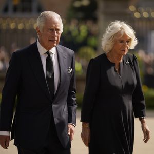 König Charles und Camilla besuchen einen Gedenkgottesdienst