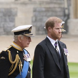 Nach Charles' Krönung: Prinz Harry will sofort nach Hause!