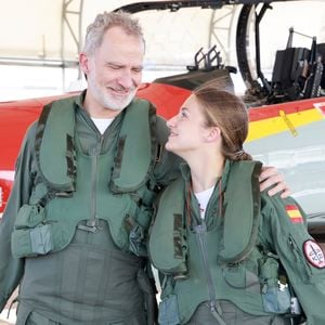 Prinzessin Leonor macht Papa Felipe zum stolzen Passagier
