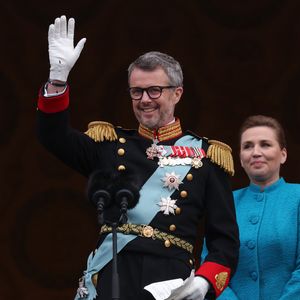 Neuer Monarch: König Frederik ganz gerührt auf dem Balkon