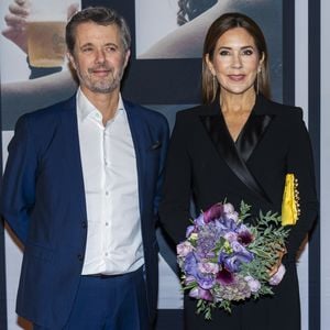 Barfuß in Dänemark: König Frederik X. und Mary begeistern