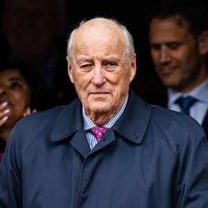 König Harald beeindruckt mit 89 Jahren auf Solo-Royal-Trip
