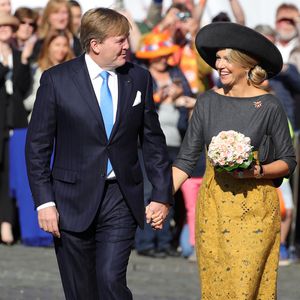 Königin Máxima & Willem-Alexander halten verliebt Händchen!
