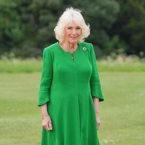 Königin Camilla hält sich aus Charles' Streit mit Harry raus