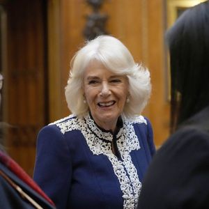 Nach Charles' Entlassung: Königin Camilla alleine auf Event