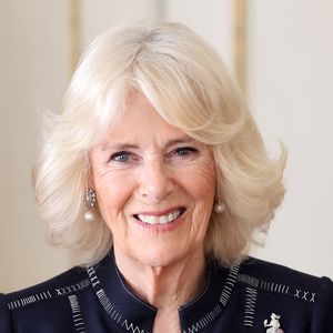 Camilla strahlt bei Empfang vor König Charles' Rückkehr