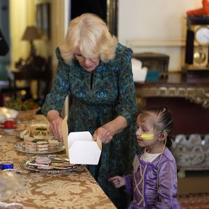 Tea-Time mit Camilla: Schwer kranke Kinder besuchen Königin