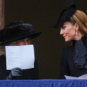 Schmunzelhasen: Camilla und Kate feiern Remembrance Day