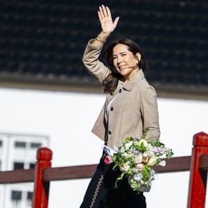Verkauft Königin Mary ihre Designer-Looks heimlich weiter?