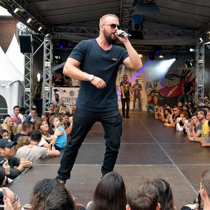 Heftiges Konzert-Video: Hier boxt Kollegah Fan ins Gesicht!