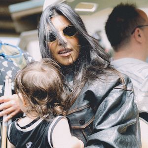 Kourtney Kardashian strahlt mit süßem Baby Rocky in Italien