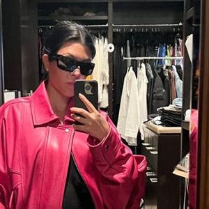 Schwangere Kourtney Kardashian guckt in rosa Outfit "Barbie"