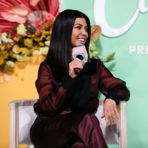 Mit Makeln: Kourtney Kardashian liebt ihren nackten Body