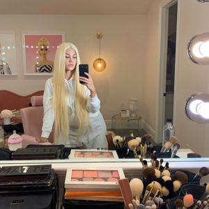 Blonde XXL-Mähne: Kourtney Kardashian kaum wiederzuerkennen!