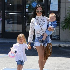 6 Bäume & ein Skelett: Kourtney Kardashian ist im Xmas-Wahn