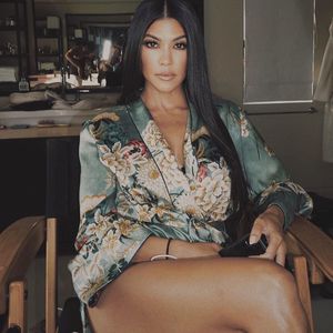 Fans sind ziemlich geflasht von Kourtney Kardashians Beinen