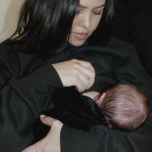 Erste Bilder: Kourtney Kardashian zeigt endlich Baby Rocky