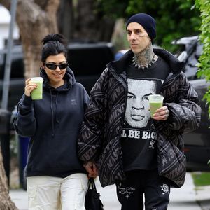 Entspannt: Kourtney Kardashian und Travis genießen Bummel