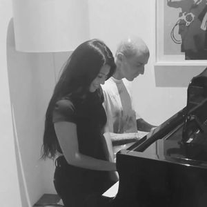 Klavierunterricht: Kourtney K. und Travis spielen Liebeslied