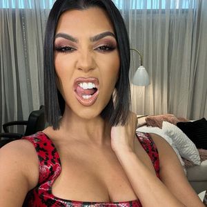 Paar Pfunde mehr: Kourtney Kardashian liebt die neuen Kurven