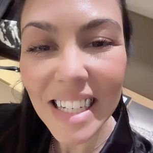 Wie ihre Nichte: Kourtney Kardashian zeigt funkelnde Grillz!