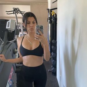 Nach Babygerüchten: Kourtney Kardashian bauchfrei im Gym