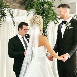 NBA-Star Isaiah Hartenstein hat seine Kourtney geheiratet!