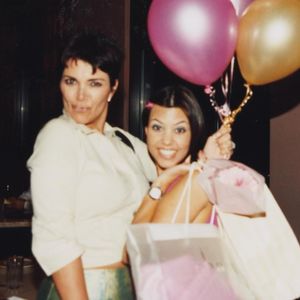 Kourtney wird 45 Jahre alt: So süß gratulieren Kris & Khloé!