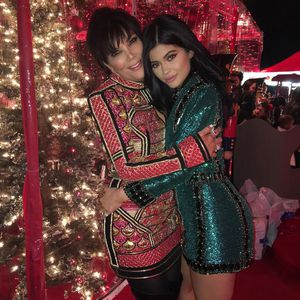 Im Netz: Verrät Kris Jenner etwa den Namen von Kylies Baby?