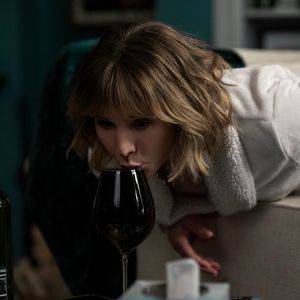Düstere Mini-Serie mit Kristen Bell begeistert auf Netflix!