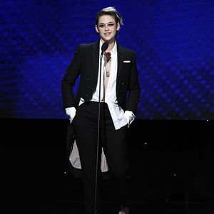 Maskuline Eleganz: Kristen Stewart überrascht bei Film-Gala
