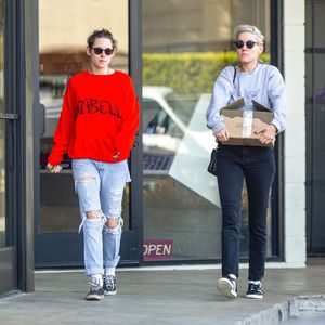 Düstere Mienen: Kristen Stewart mit Freundin Dylan unterwegs