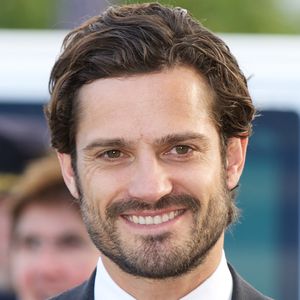 Nach Baby-News: Carl Philip von Schweden feiert im Stadion
