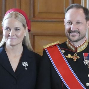 Geht es ihr besser? Mette-Marit begleitet Haakon bei Reise