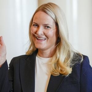 Mit Sauerstoffgerät: Mette-Marit besucht Marius im Gefängnis