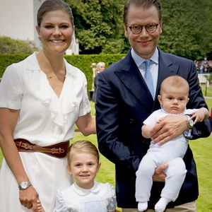 1. Baby-Foto: Hier schlummert Prinz Oscar von Schweden